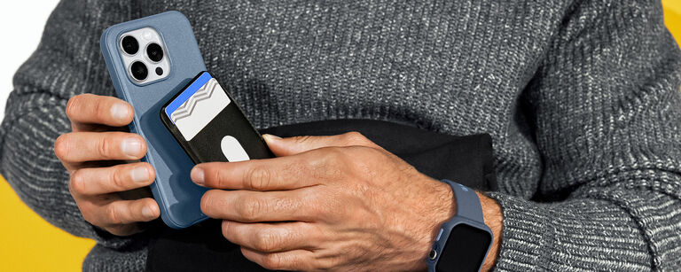 man-with-best-magsafe-wallet