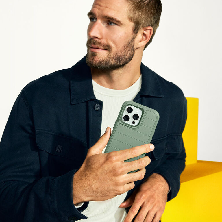 man-holding-otterbox-defender-case-for-iphone-15