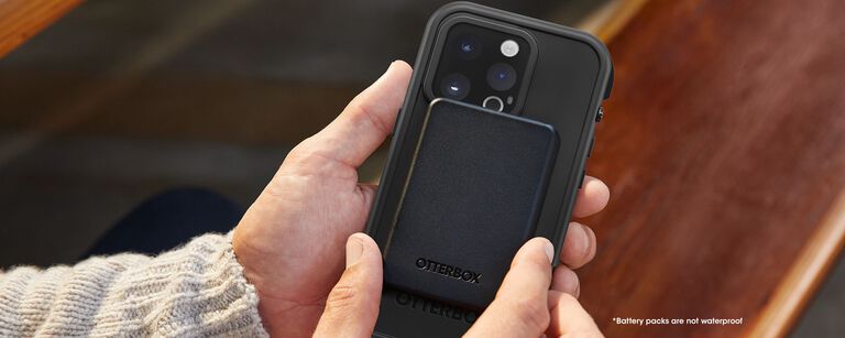  Waterproof LifeProof black Fr&euml; case on the beach | OtterBox
